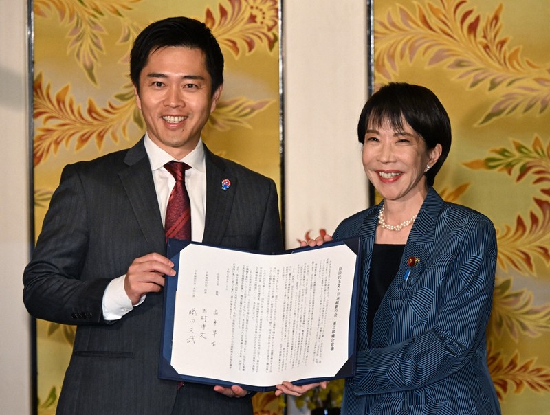 自民・維新で連立を組んだ時の画像。微笑む高市さんと吉村さん。